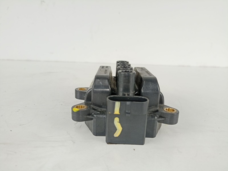 Recambio de bobina para dacia sandero 1.2 g - d4f f732 referencia OEM IAM 8200702693 77040001 