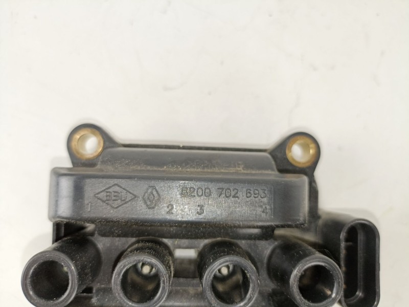 Recambio de bobina para dacia sandero 1.2 g - d4f f732 referencia OEM IAM 8200702693 77040001 