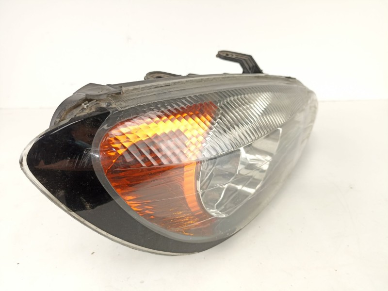 Recambio de faro derecho para nissan primera 1.6 g referencia OEM IAM 89006289  