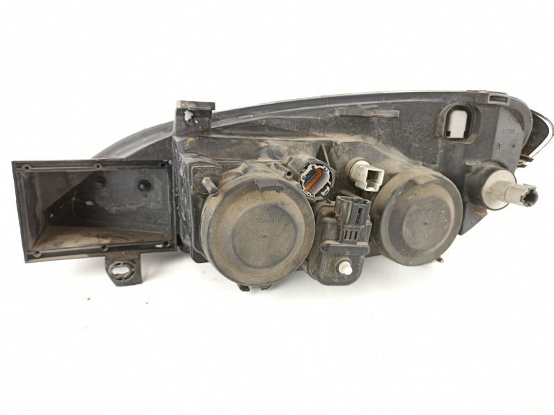 Recambio de faro derecho para nissan primera 1.6 g referencia OEM IAM 89006289  