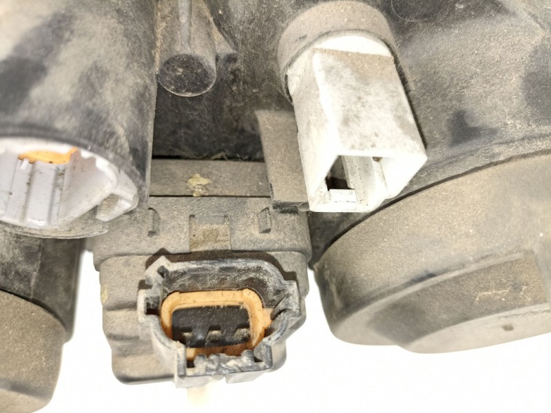 Recambio de faro derecho para nissan primera 1.6 g referencia OEM IAM 89006289  