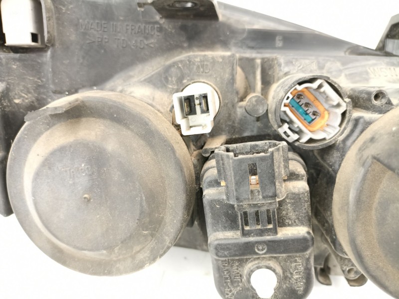 Recambio de faro izquierdo para nissan primera 1.6 g referencia OEM IAM 89006288  