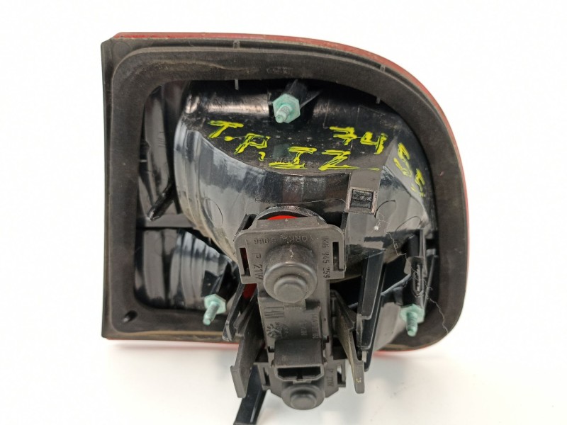 Recambio de piloto porton izquierdo para seat leon 1.6 g referencia OEM IAM 1M6945091B  