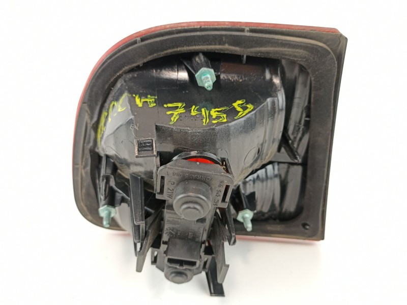 Recambio de piloto porton derecho para seat leon 1.6 g referencia OEM IAM 1M6945092B  