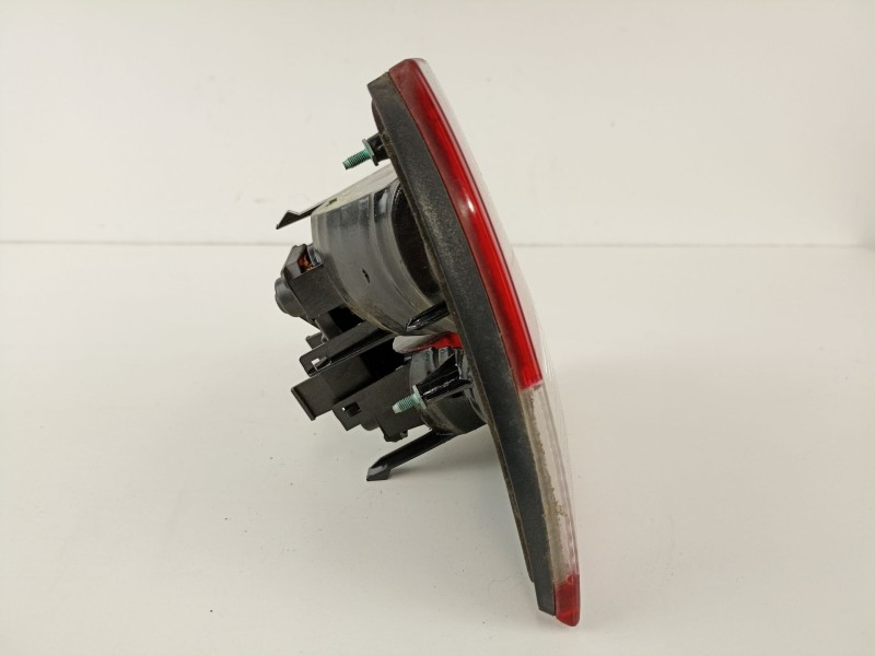 Recambio de piloto porton derecho para seat leon 1.6 g referencia OEM IAM 1M6945092B  