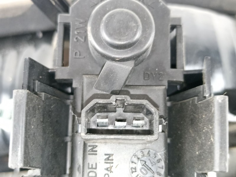 Recambio de piloto porton derecho para seat leon 1.6 g referencia OEM IAM 1M6945092B  