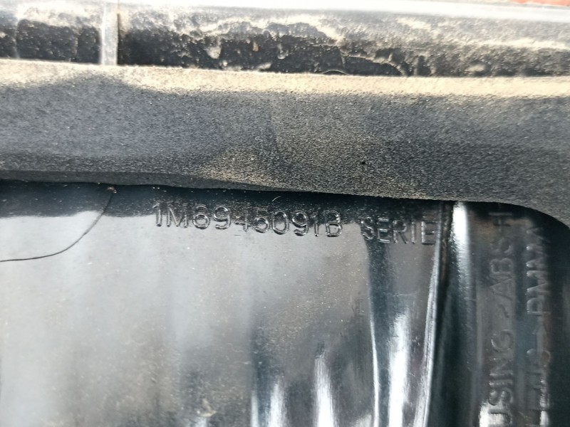 Recambio de piloto porton izquierdo para seat leon 1.6 g referencia OEM IAM 1M6945091B  