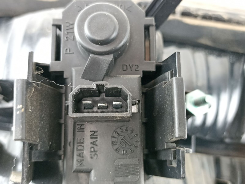 Recambio de piloto porton izquierdo para seat leon 1.6 g referencia OEM IAM 1M6945091B  