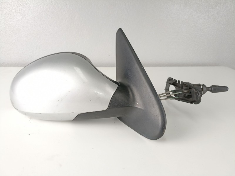 Recambio de retrovisor derecho para seat leon 1.6 g referencia OEM IAM 1M0857934A  