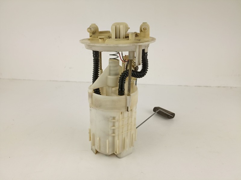 Recambio de bomba combustible aforador para renault master 2.5 td referencia OEM IAM 8200258350B  