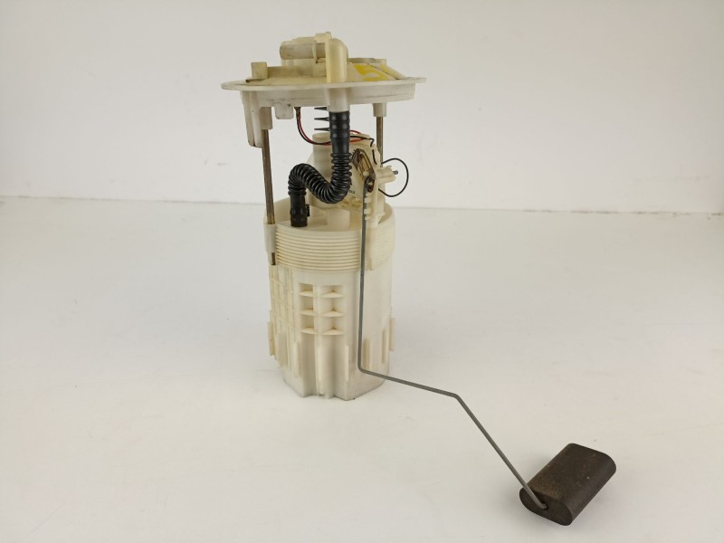 Recambio de bomba combustible aforador para renault master 2.5 td referencia OEM IAM 8200258350B  