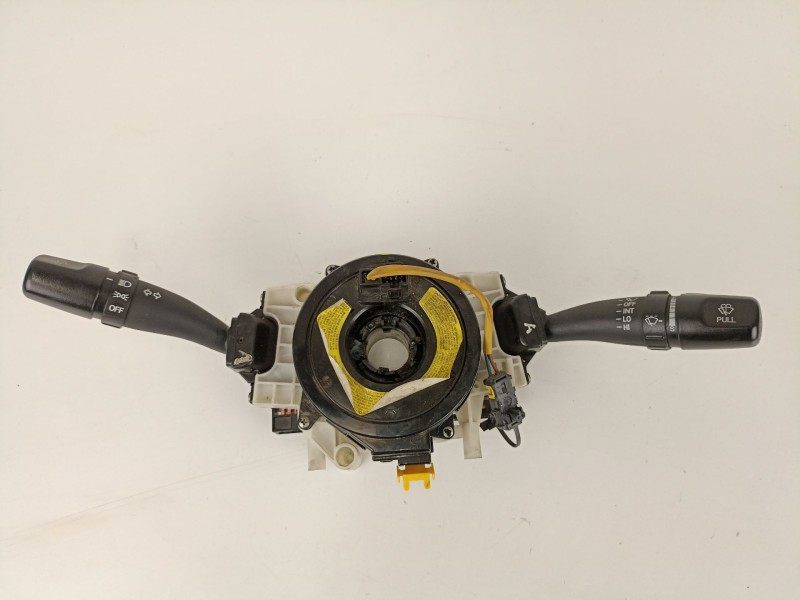 Recambio de mando luces y limpias hyundai accent 15 td 3 cilindros 8198cv 2003 para hyundai accent 1.5 td 3 cilindros referencia