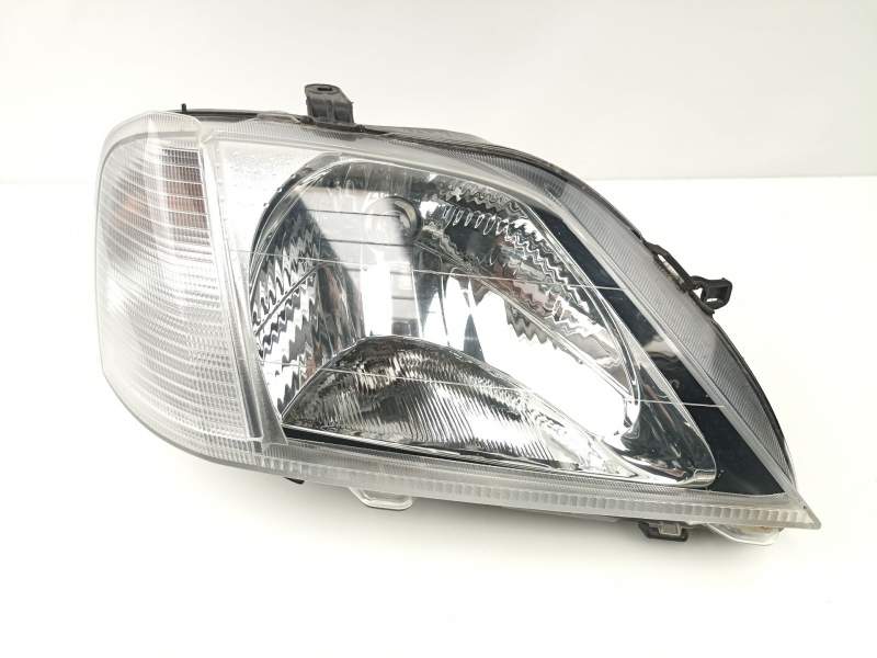 Recambio de faro derecho para dacia logan 1.5 dci referencia OEM IAM 8200211006 5511153R 