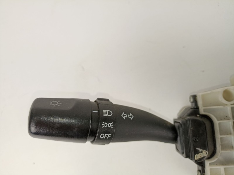 Recambio de mando luces y limpias hyundai accent 15 td 3 cilindros 8198cv 2003 para hyundai accent 1.5 td 3 cilindros referencia