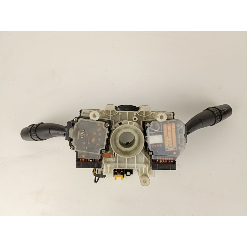 Recambio de mando luces y limpias hyundai accent 15 td 3 cilindros 8198cv 2003 para hyundai accent 1.5 td 3 cilindros referencia