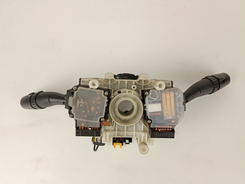 Recambio de mando luces y limpias hyundai accent 15 td 3 cilindros 8198cv 2003 para hyundai accent 1.5 td 3 cilindros referencia