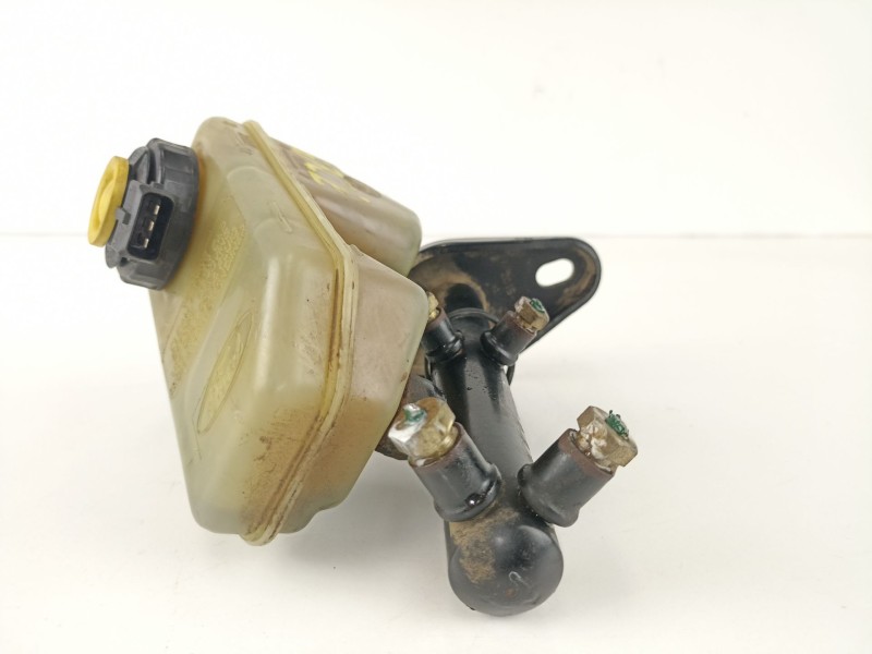 Recambio de bomba de freno para ford courier 1.3 g referencia OEM IAM 6170668  