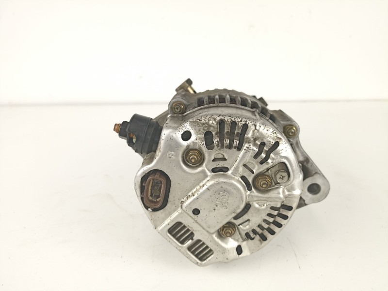 Recambio de alternador hyundai accent 15 td 3 cilindros 8198cv 2003 para hyundai accent 1.5 td 3 cilindros referencia OEM IAM 10