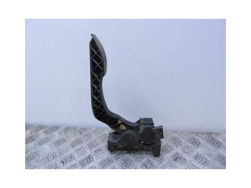 Recambio de potenciometro aceleracion para iveco daily 2.3 d 35s12 referencia OEM IAM 504061734 0281002632 59300139