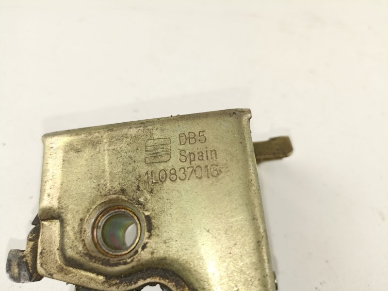 Recambio de cerradura puerta delantera derecha para seat toledo 1.8 g -ad2 referencia OEM IAM 1L0837016  