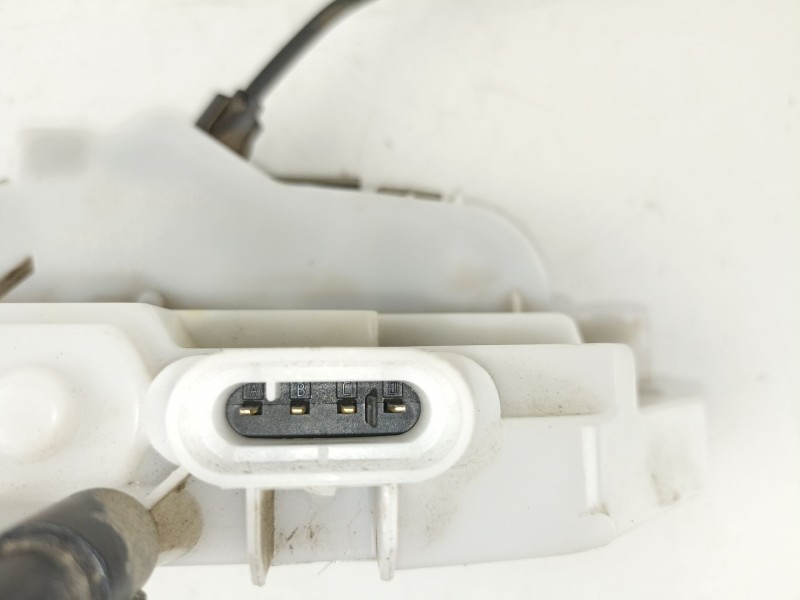 Recambio de cerradura puerta delantera derecha para citroen c3 1.4 hdi audace referencia OEM IAM 46983080  