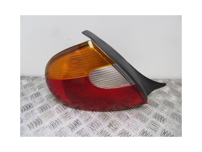 Recambio de piloto trasero izq. : chrysler neon : 2.0 g (133,24cv) [2002] para chrysler neon 2.0 g referencia OEM IAM   