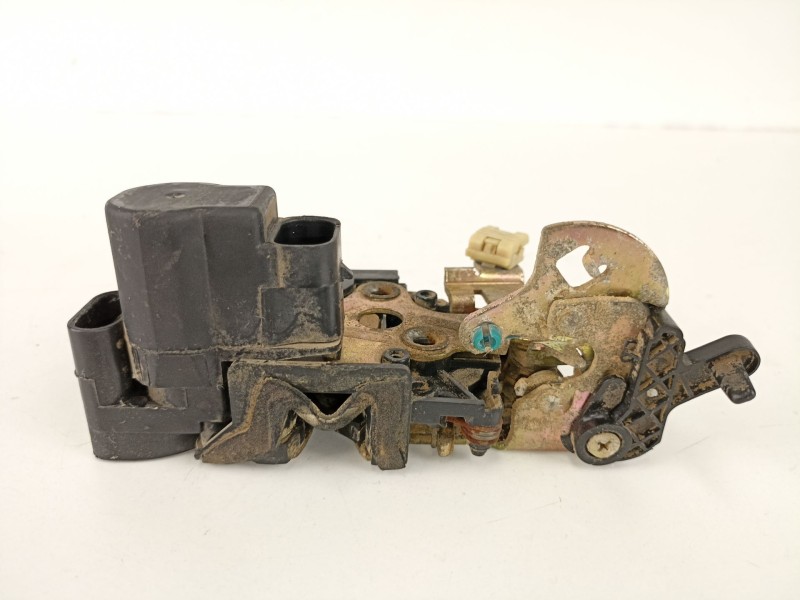 Recambio de cerradura puerta trasera izquierda para daewoo lanos 1.5 a15sms-g referencia OEM IAM 96348308  