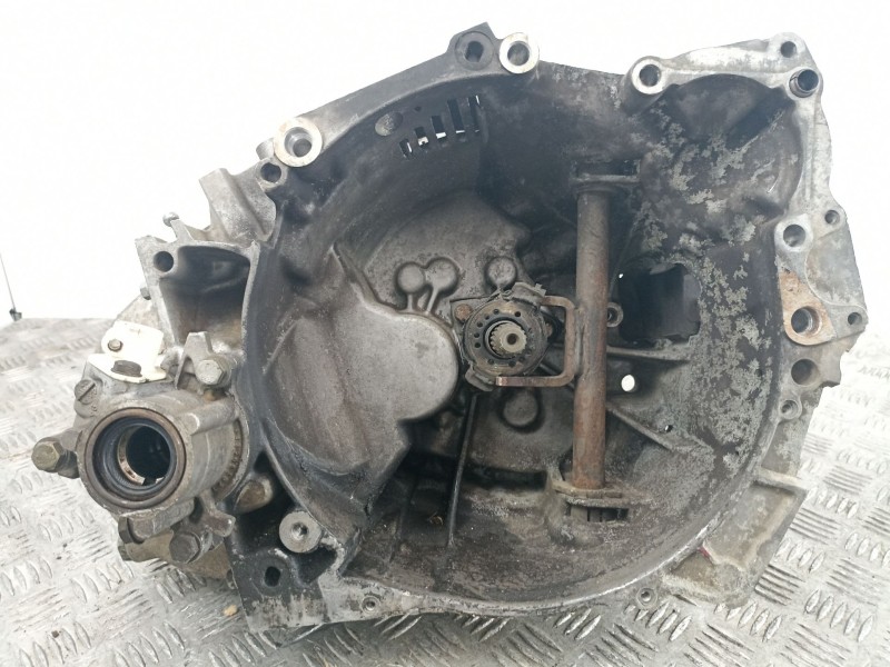 Recambio de caja cambios 5v diesel peugeot 205 18 d 5914cv 1994 para peugeot 205 1.8 d referencia OEM IAM 20CM61  