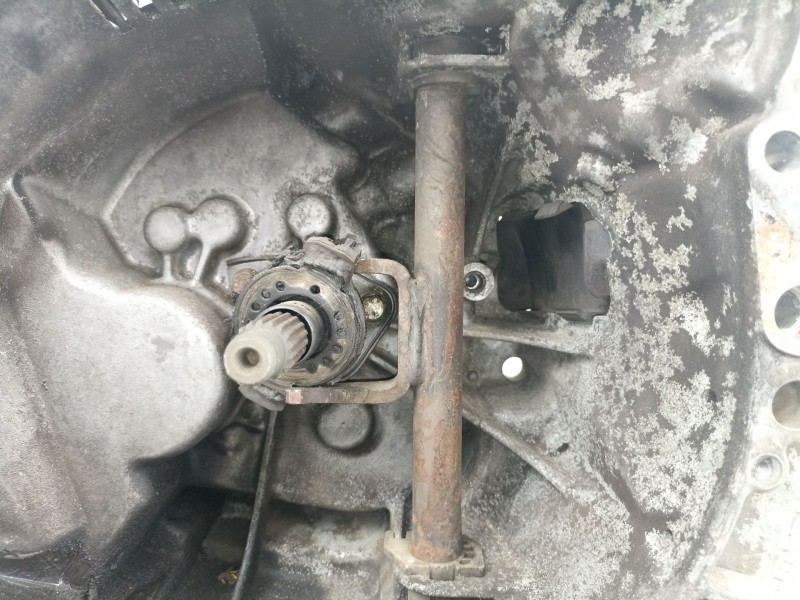 Recambio de caja cambios 5v diesel peugeot 205 18 d 5914cv 1994 para peugeot 205 1.8 d referencia OEM IAM 20CM61  