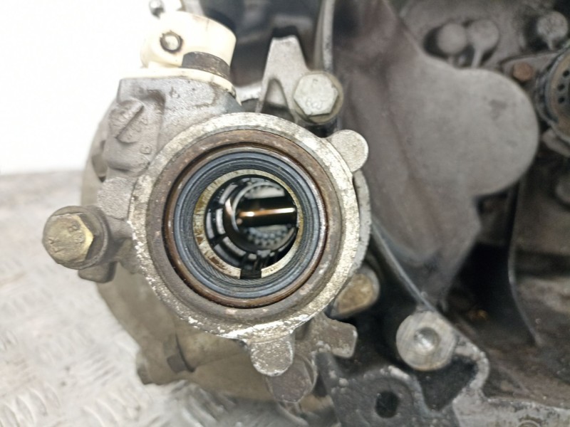 Recambio de caja cambios 5v diesel peugeot 205 18 d 5914cv 1994 para peugeot 205 1.8 d referencia OEM IAM 20CM61  