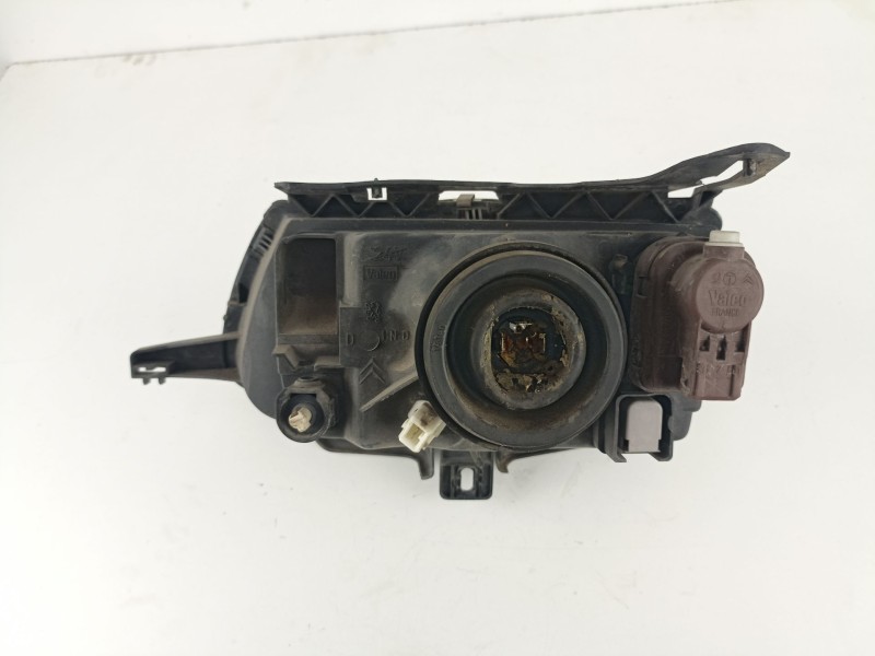 Recambio de faro derecho para citroen saxo 1.1 referencia OEM IAM 6205N5  