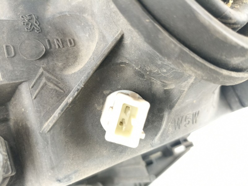 Recambio de faro derecho para citroen saxo 1.1 referencia OEM IAM 6205N5  