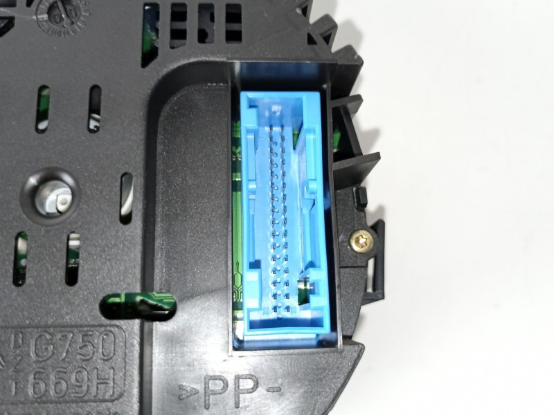 Recambio de cuadro instrumentos para audi a2 (8z) 1.4 referencia OEM IAM 8Z0920900 110080020 