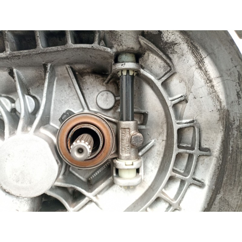 Recambio de caja cambios 5v gasolina para opel corsa 1.0 g referencia OEM IAM 90400197 330360111 
