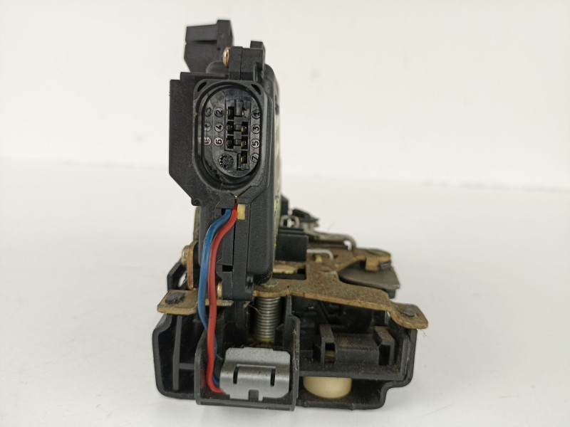 Recambio de cerradura puerta trasera izquierda para audi a2 (8z) 1.4 referencia OEM IAM 8Z0839015A  