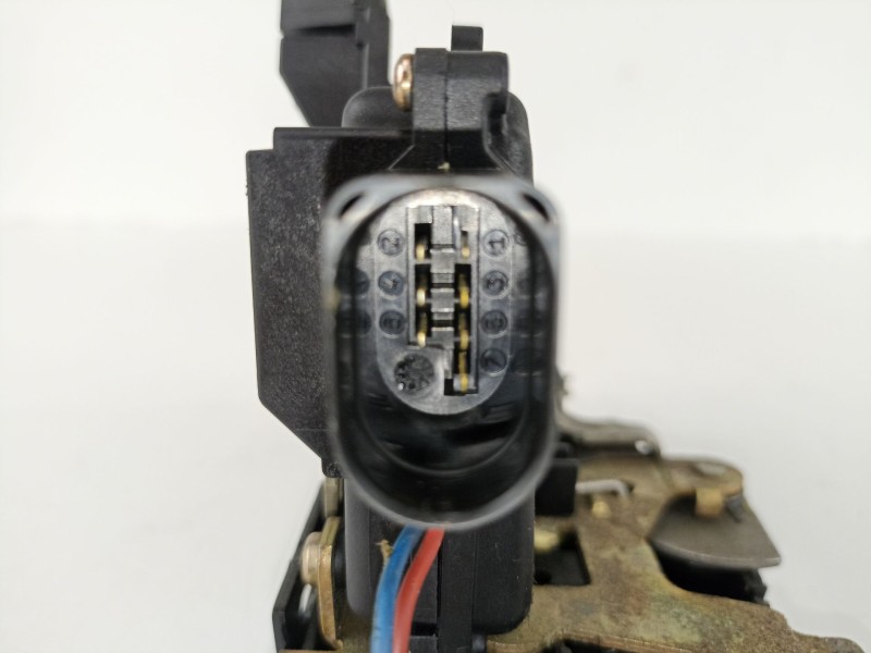 Recambio de cerradura puerta trasera izquierda para audi a2 (8z) 1.4 referencia OEM IAM 8Z0839015A  