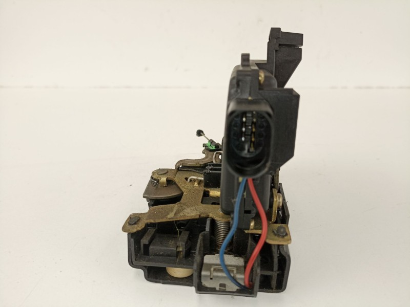 Recambio de cerradura puerta trasera derecha para audi a2 (8z) 1.4 referencia OEM IAM 8Z0839016A  