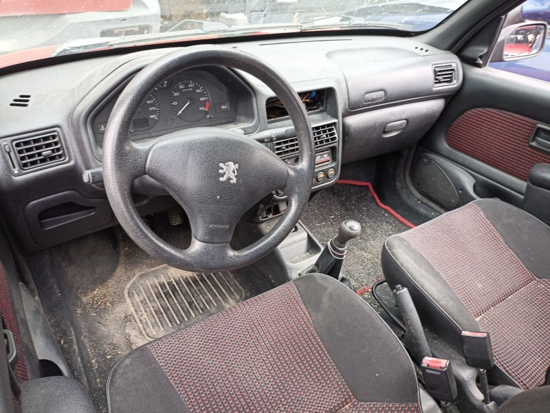 peugeot 106 del año 2000