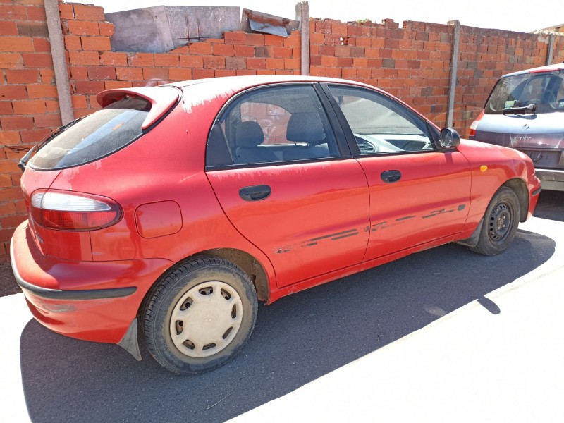 daewoo lanos del año 2000