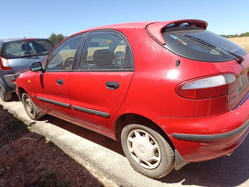 daewoo lanos del año 2000