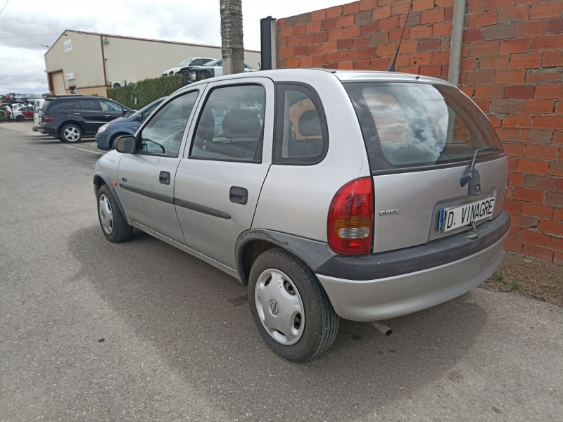 opel corsa del año 1998