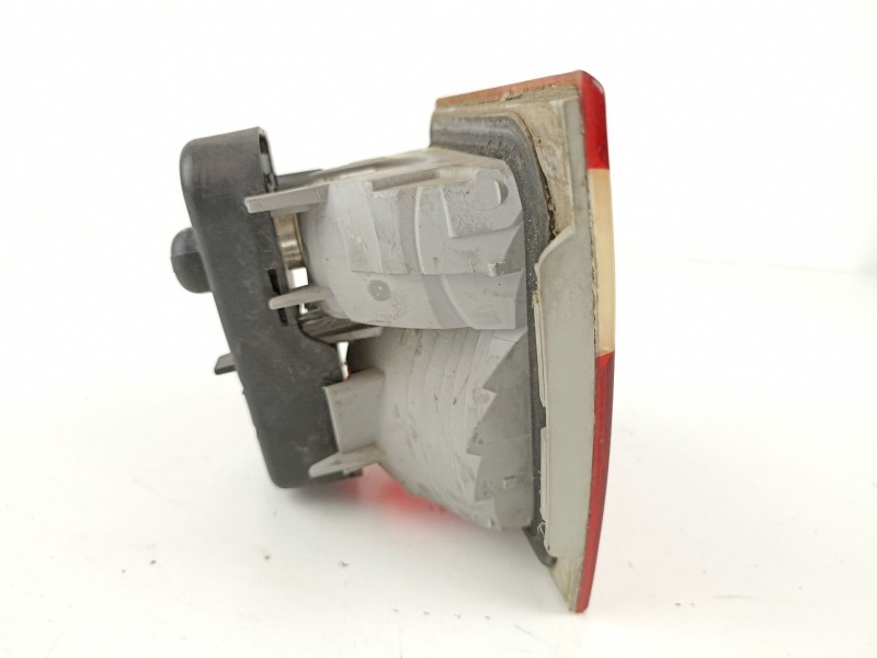 Recambio de piloto porton izquierdo para bmw 320 2.0 td touring referencia OEM IAM 63218368759 230569L 