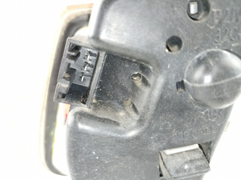 Recambio de piloto porton izquierdo para bmw 320 2.0 td touring referencia OEM IAM 63218368759 230569L 