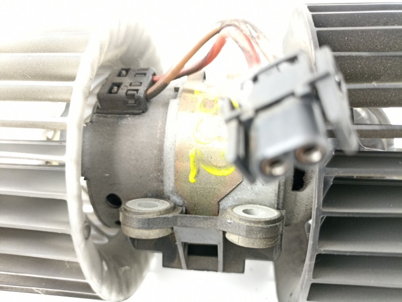 Recambio de motor calefaccion para bmw 320 2.0 td touring referencia OEM IAM 64116900685 70669 