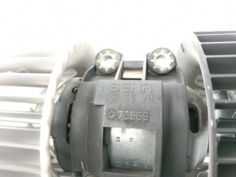 Recambio de motor calefaccion para bmw 320 2.0 td touring referencia OEM IAM 64116900685 70669 