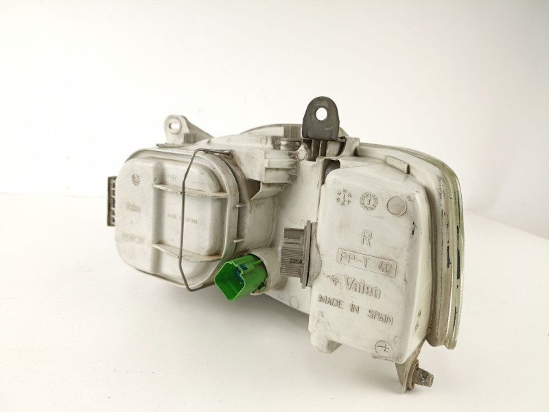 Recambio de faro derecho para ford escort 1.8 d/rfs referencia OEM IAM 1076554  