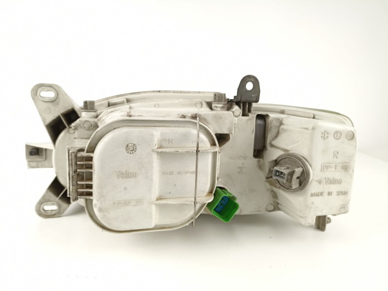 Recambio de faro derecho para ford escort 1.8 d/rfs referencia OEM IAM 1076554  