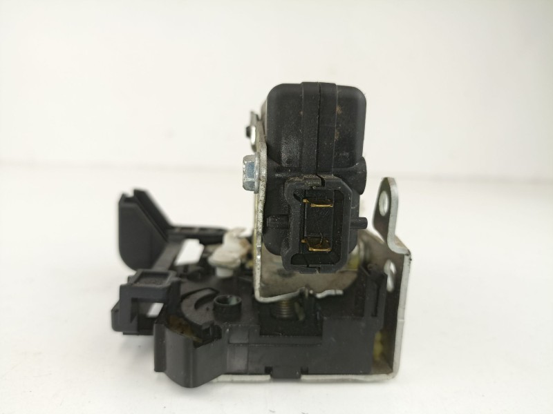 Recambio de cerradura puerta delantera derecha para dacia duster ambiance 4x2 referencia OEM IAM 8200735224  