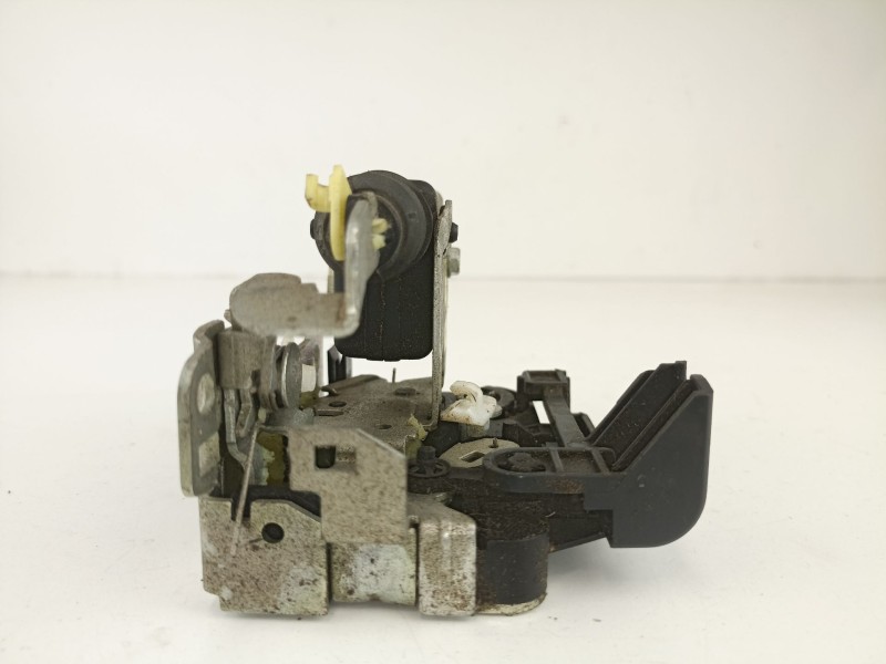 Recambio de cerradura puerta delantera derecha para dacia duster ambiance 4x2 referencia OEM IAM 8200735224  