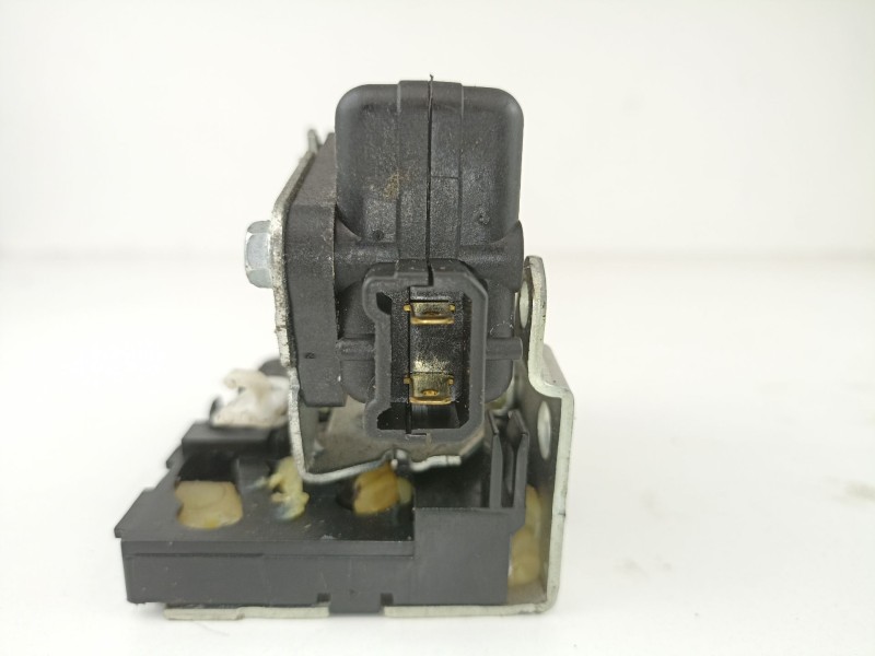 Recambio de cerradura puerta trasera derecha para dacia duster ambiance 4x2 referencia OEM IAM 825029556R  